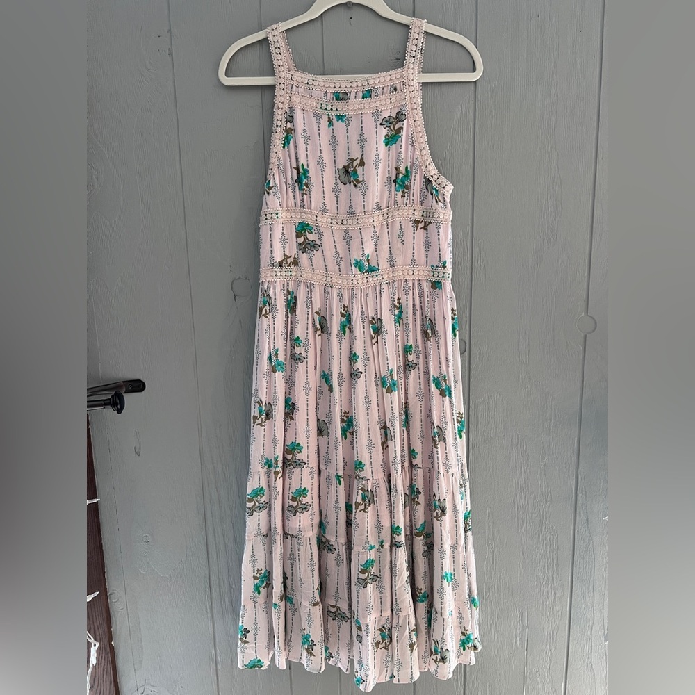 Millibon NWOT Pink Lace-Trimmed Dress Lined SMALL semi formal